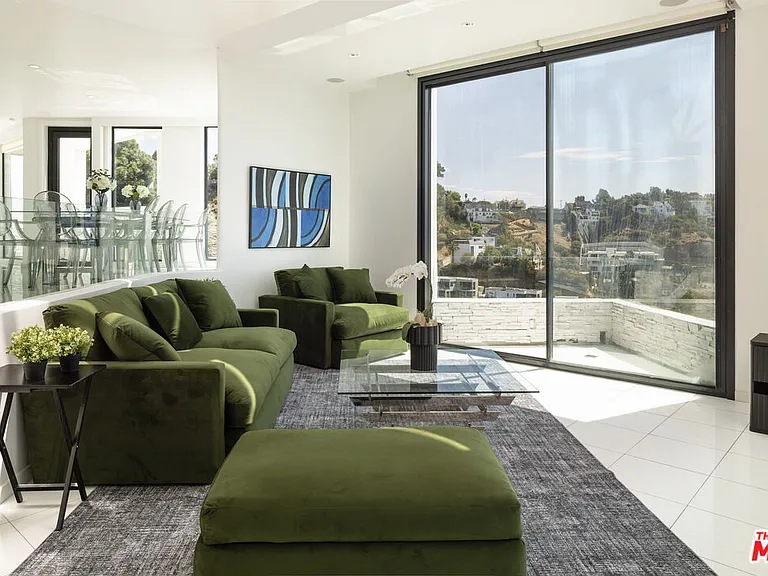 2231 Sunset Plaza Dr — Photo 4