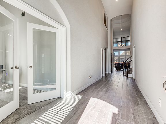 3rd image of 331 Ricadonna