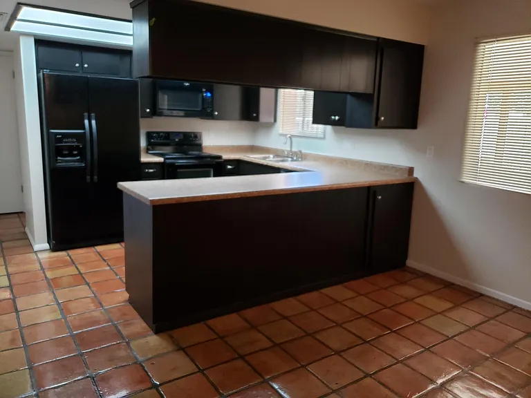 2705 S Jentilly Ln — Photo 4
