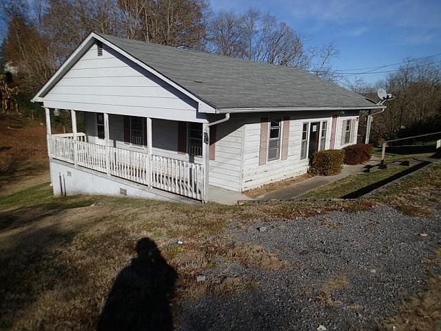 2nd image of 407 Anderson St