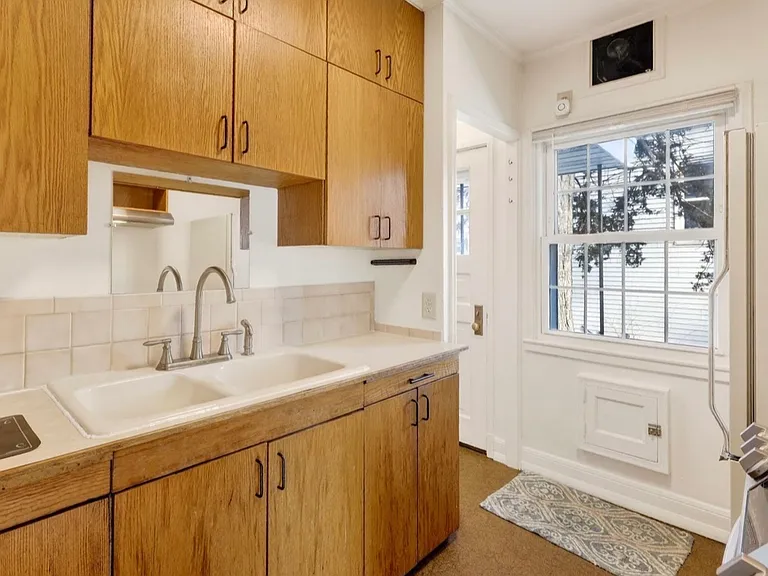 514 W Lakeside St — Photo 6