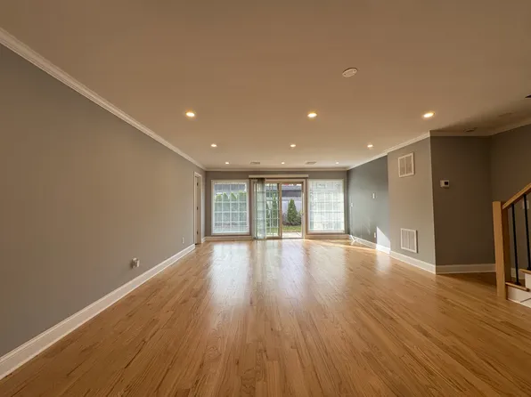 (undisclosed Address), Levittown, NY 11756