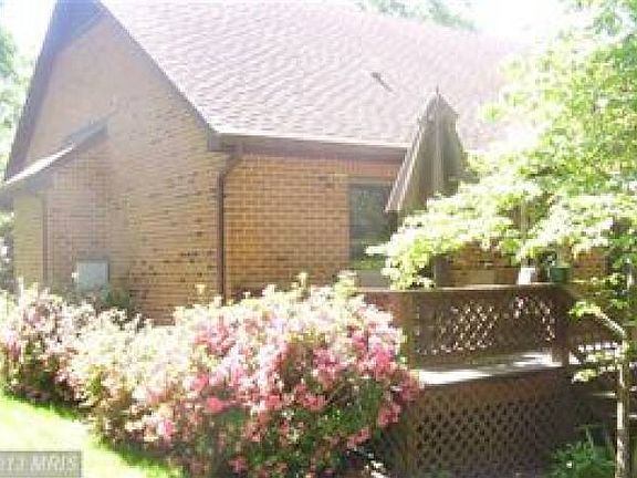 5th image of 632 Wallace St