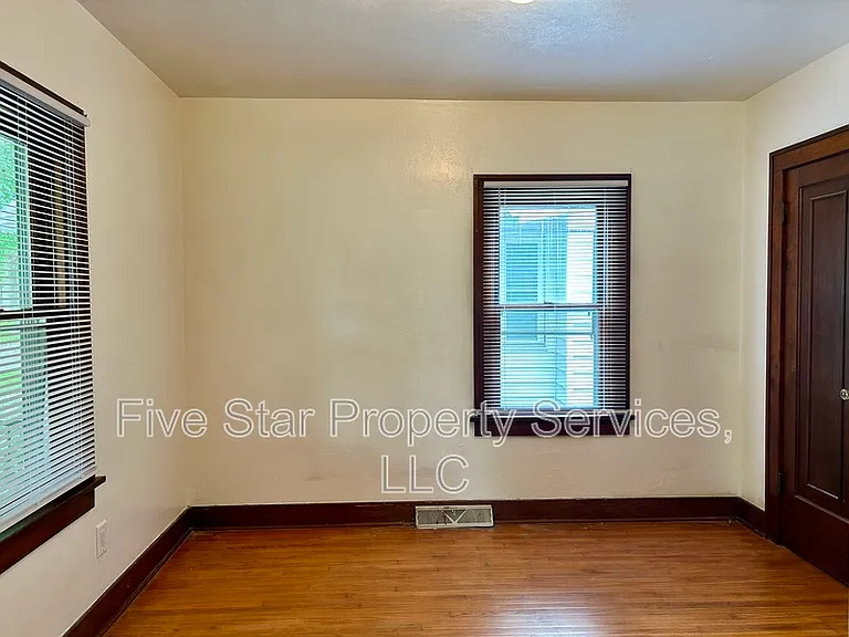 2360 S 9th St — Photo 6