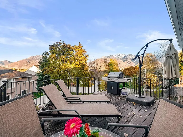 1553 E Huckleberry Cir — Photo 33