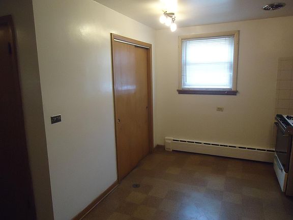 2nd image of 4950 Greenwood St APT 1W