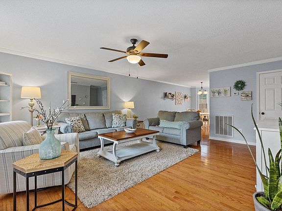 4th image of 1831 E Oakland Ave APT 3