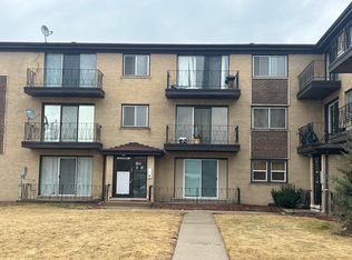 371 Yates Ave APT 11, Calumet City, IL 60409