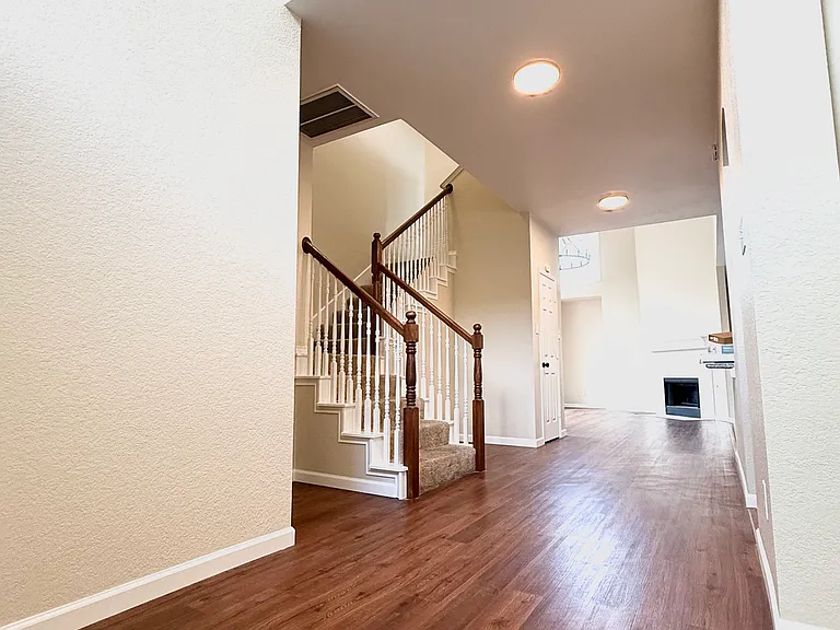 1534 Broadmoor Dr — Photo 4