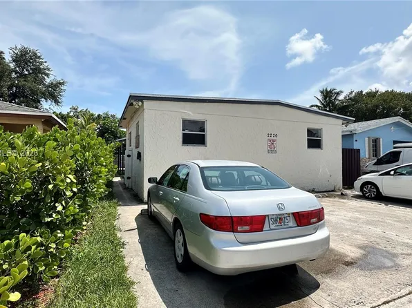 2220 Charleston St #2, Hollywood, FL 33020