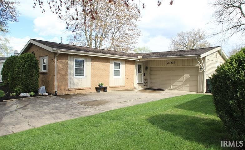 1st image of 2109 W Surrey Dr