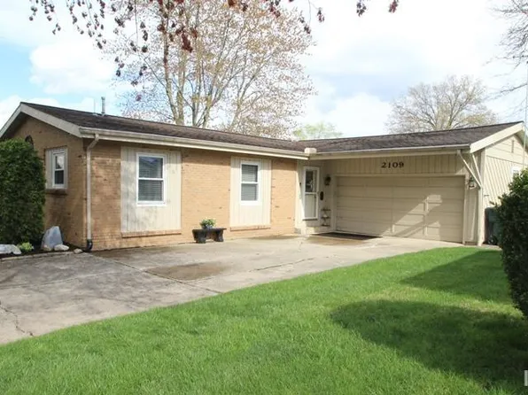 2109 W Surrey Dr, Muncie, IN 47304