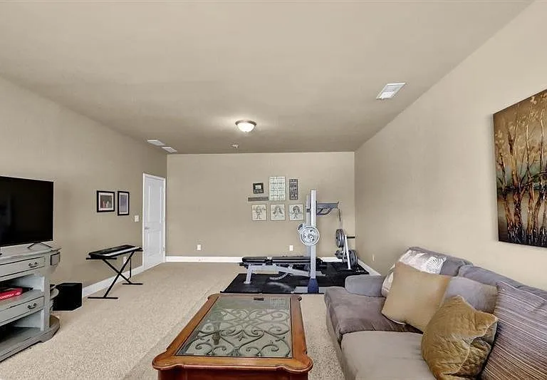 4960 Wilshire Xing — Photo 22