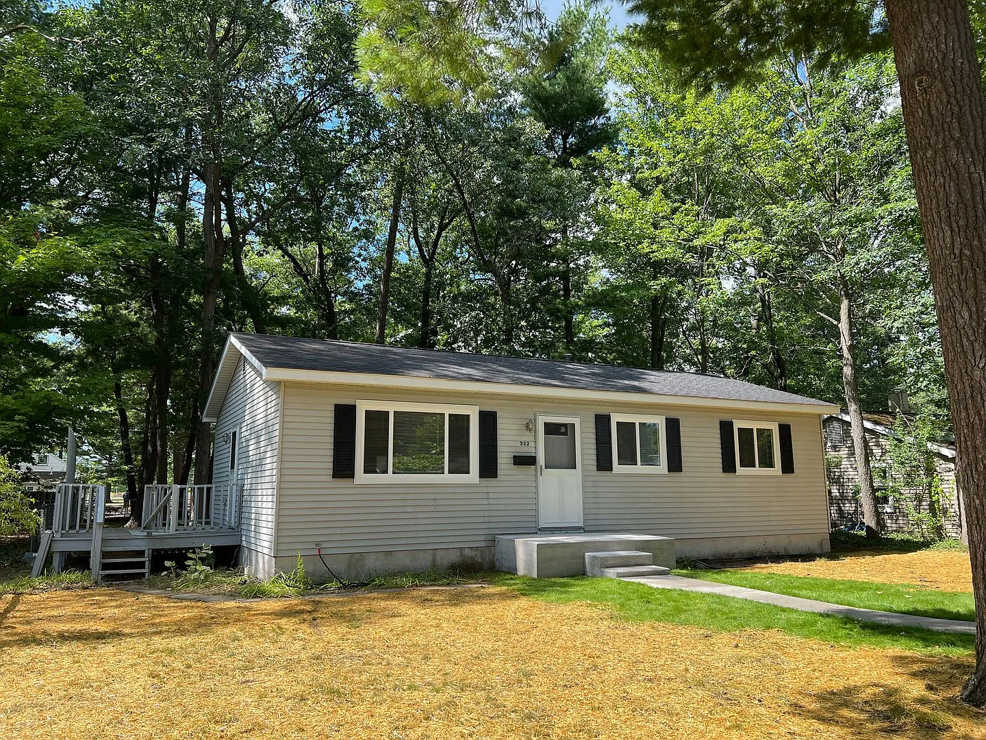 Updated 3 Bedroom Home With Full Basement And One Car Garage! — Photo 1
