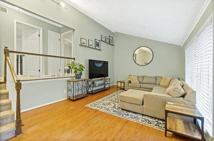 4 bed, 2107 sqft, $2,350 — Photo 4