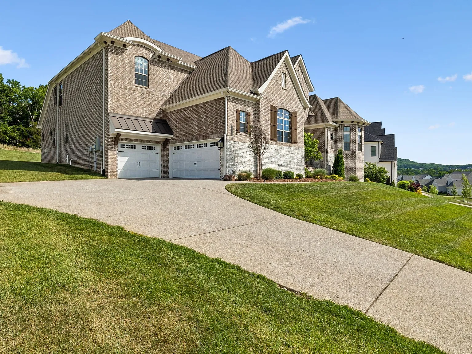 5 bed, 7.0 bath, 5575 sqft, $12,500 — Photo 4