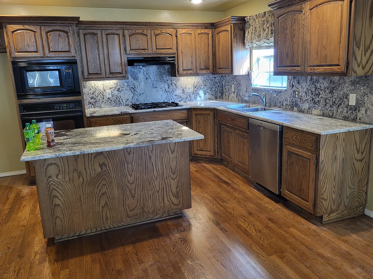 3 bed, 2127 sqft, $2,295 — Photo 4
