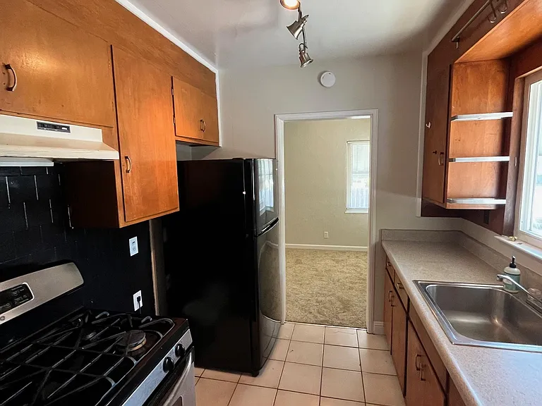 6106 Macarthur Blvd — Photo 3