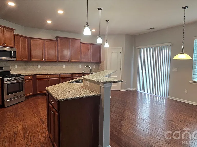 10427 Paisley Abbey Ln — Photo 3
