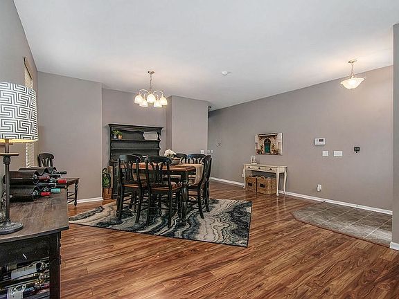 5th image of 2304 Lakewood Dr