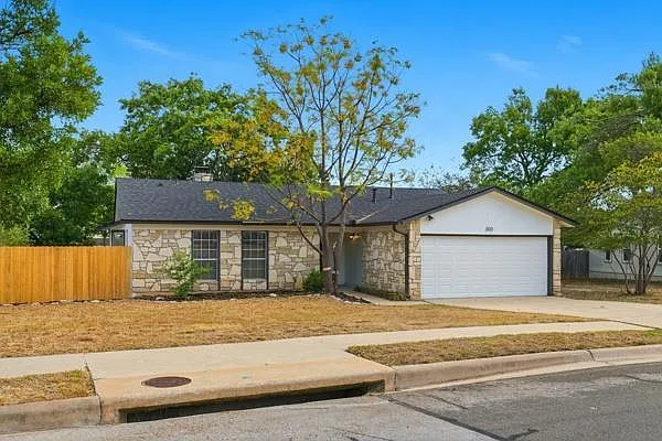 3 bed, 2.0 bath, 1517 sqft, $1,995 — Photo 2