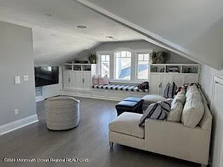 117 Sylvania Ave — Photo 33