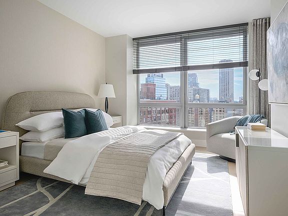 5th image of 212 W 72nd St #15G