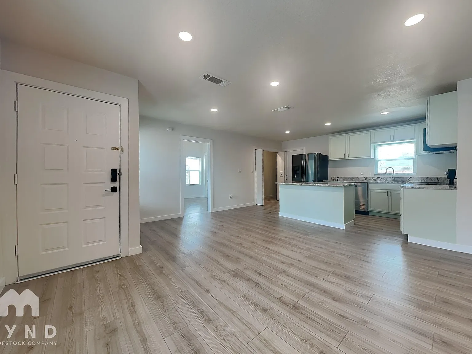 3 bed, 1.0 bath, 1450 sqft, $2,450 — Photo 3