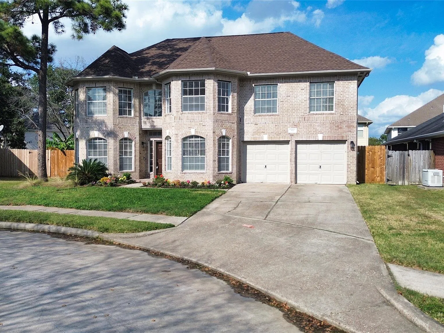 5 bed, 3.0 bath, 3348 sqft, $2,800 — Photo 2