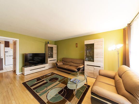 3rd image of 3101 N Oconto Ave