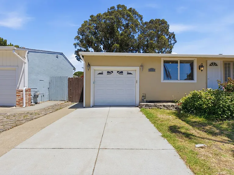 222 Indio Dr — Photo 2