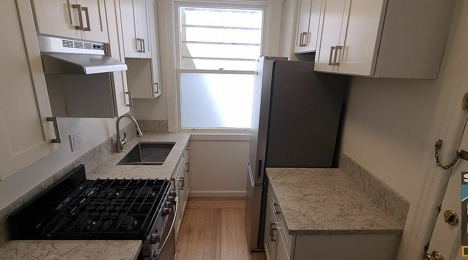 1st image of 1044 Pine St #6