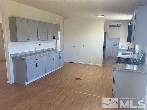 5th image of 918 Green Valley Dr