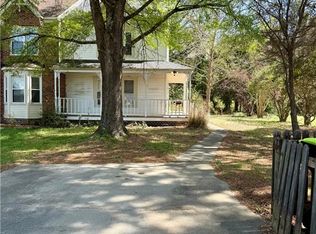 2118 Queen Annes Ct, Carrollton, VA 23314