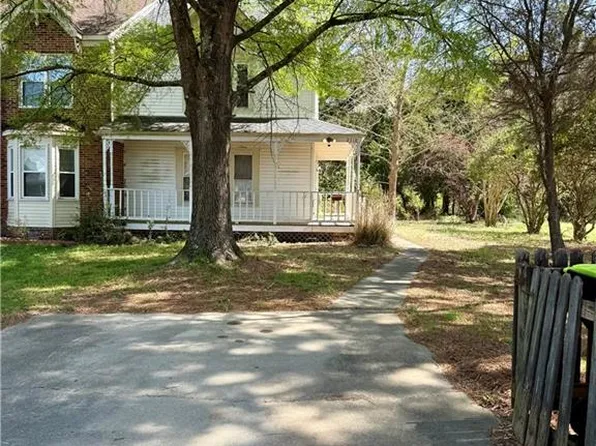 2118 Queen Annes Ct, Carrollton, VA 23314