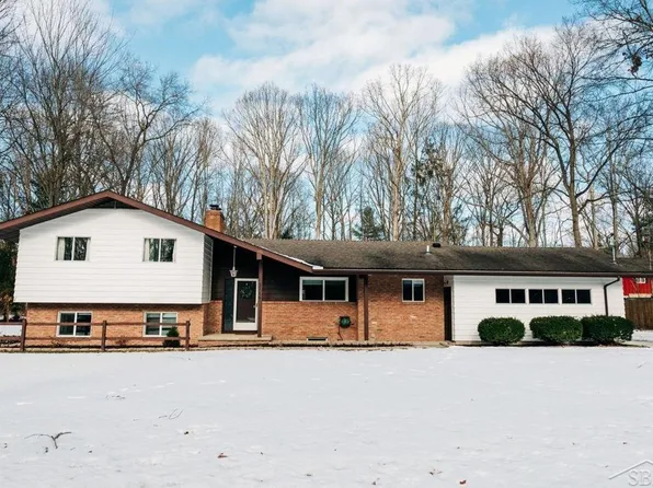 3716 Haskin Dr, Midland, MI 48640