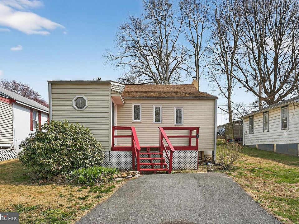 1st image of 76 Park Dr