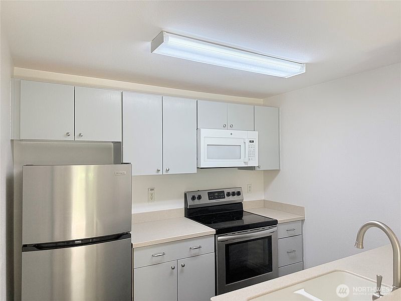 5th image of 11002 SE Petrovitsky Road #E103