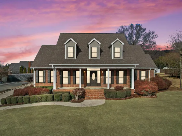 1305 Old Carriage Ln SE, Huntsville, AL 35802