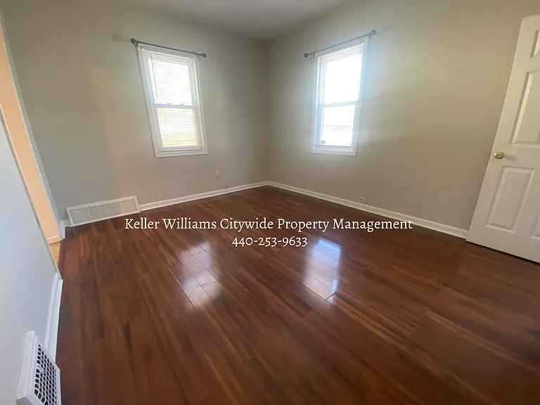 2 bedroom 2 bath townhome in Tremont — Photo 16