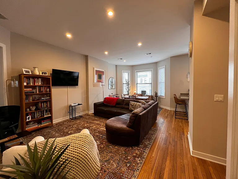 609 W Oakdale Ave #41 — Photo 8