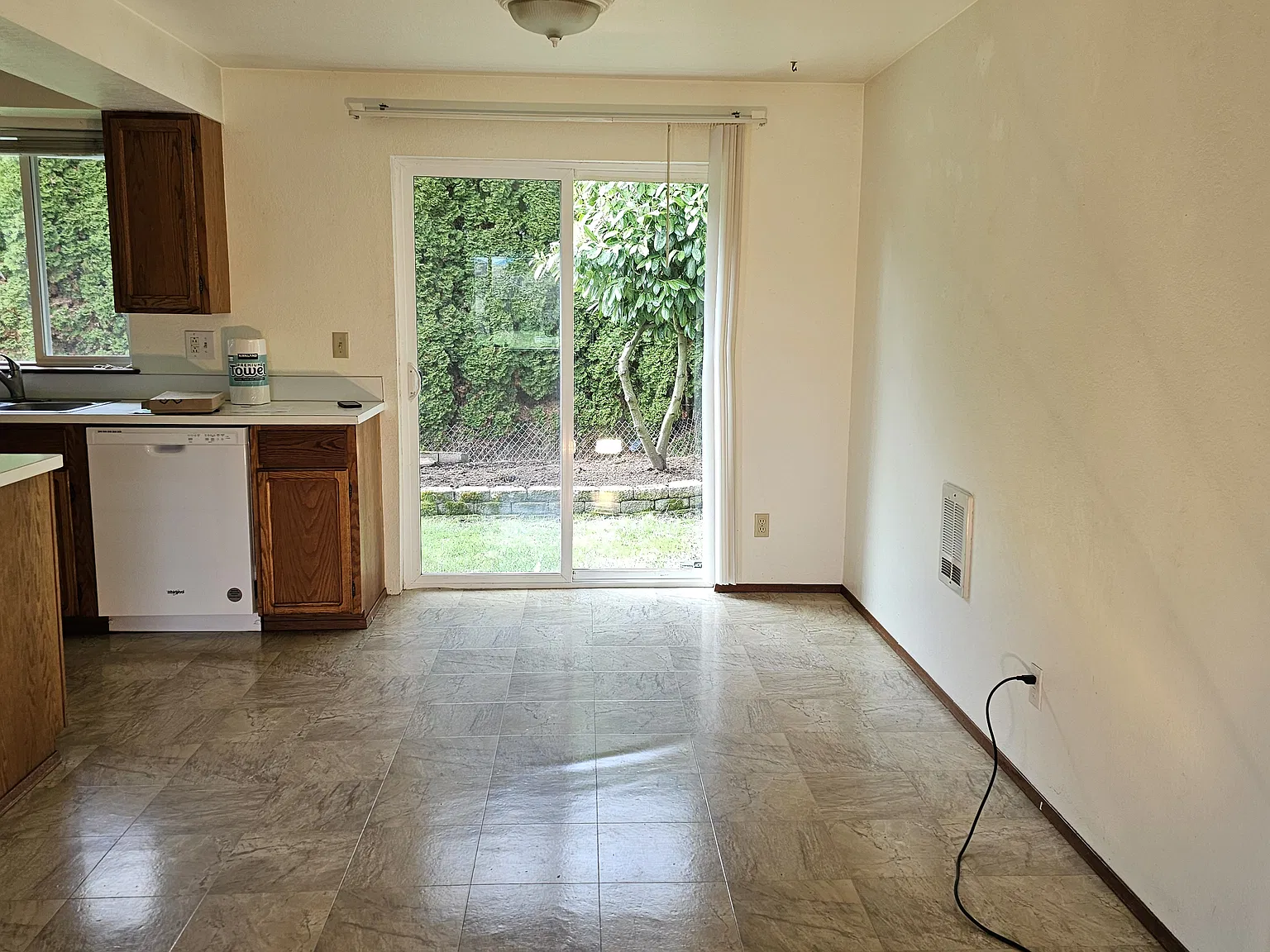 3 bed, 1.5 bath, 1040 sqft, $2,450 — Photo 4