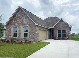 102 Fairdale Dr, Youngsville, LA 70592