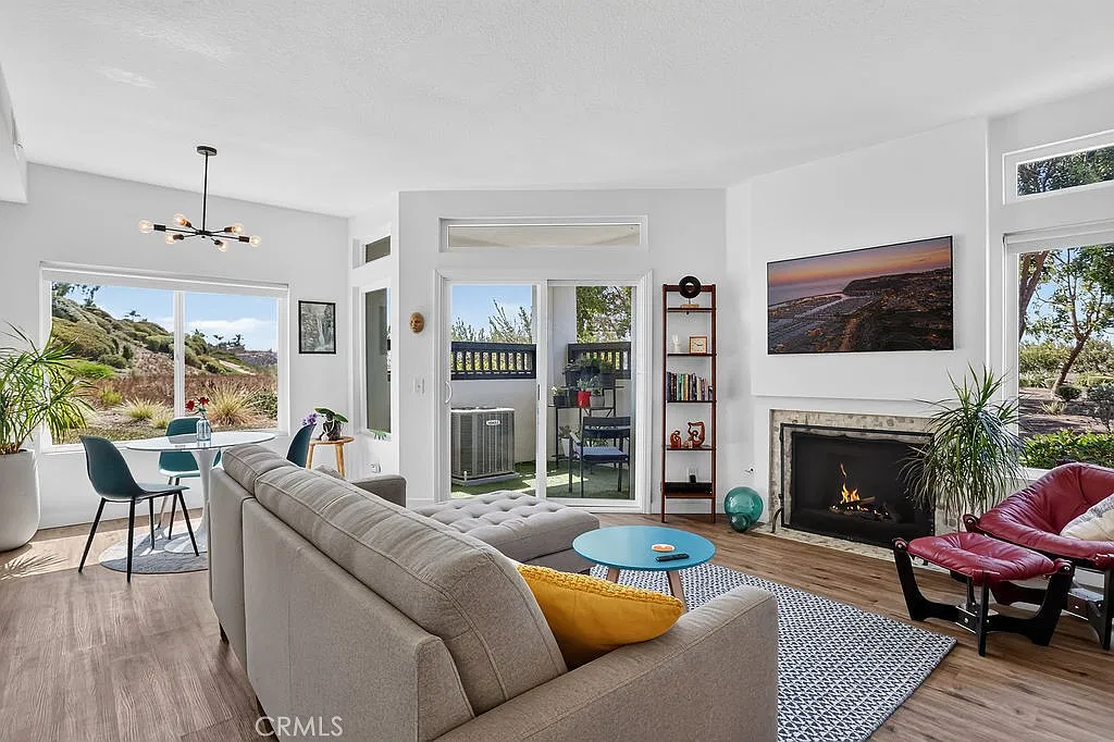 2 bed, 820 sqft, $4,500 — Photo 1