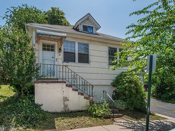 2nd image of 33 Butler St