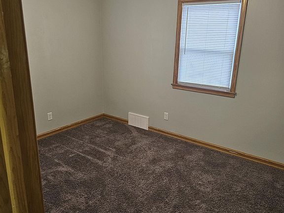 5th image of 610 Niebel St