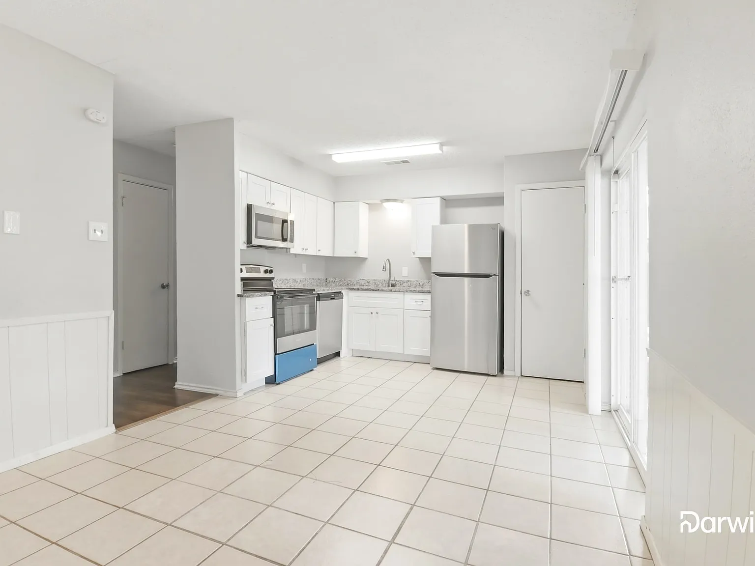 3 bed, 1.5 bath, 999 sqft, $1,985 — Photo 4