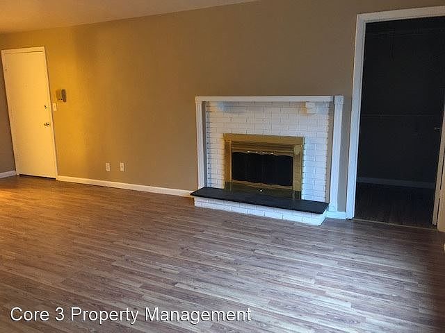 1st image of 135 E Oak Cliff Ct APT 105