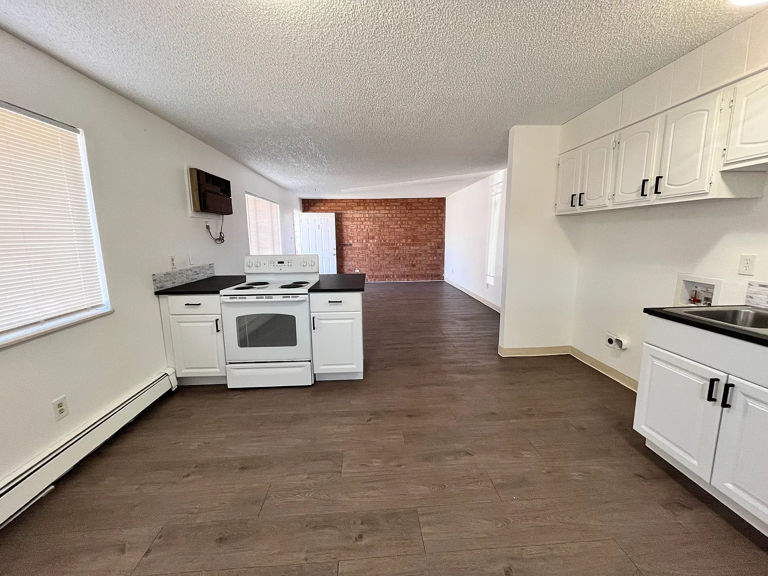 2 bed, 760 sqft, $1,200 — Photo 2