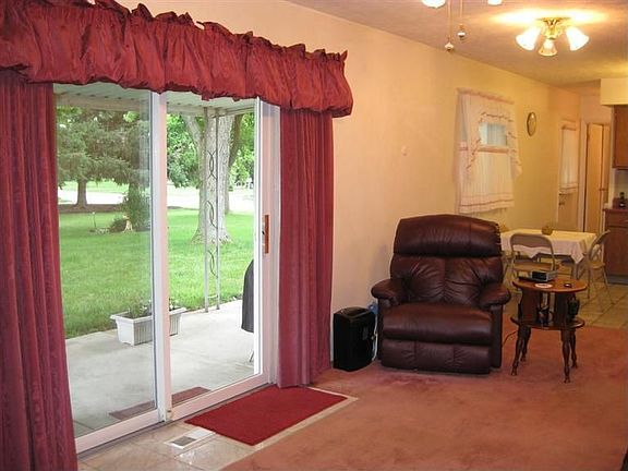 4th image of 7134 Chatlake Dr